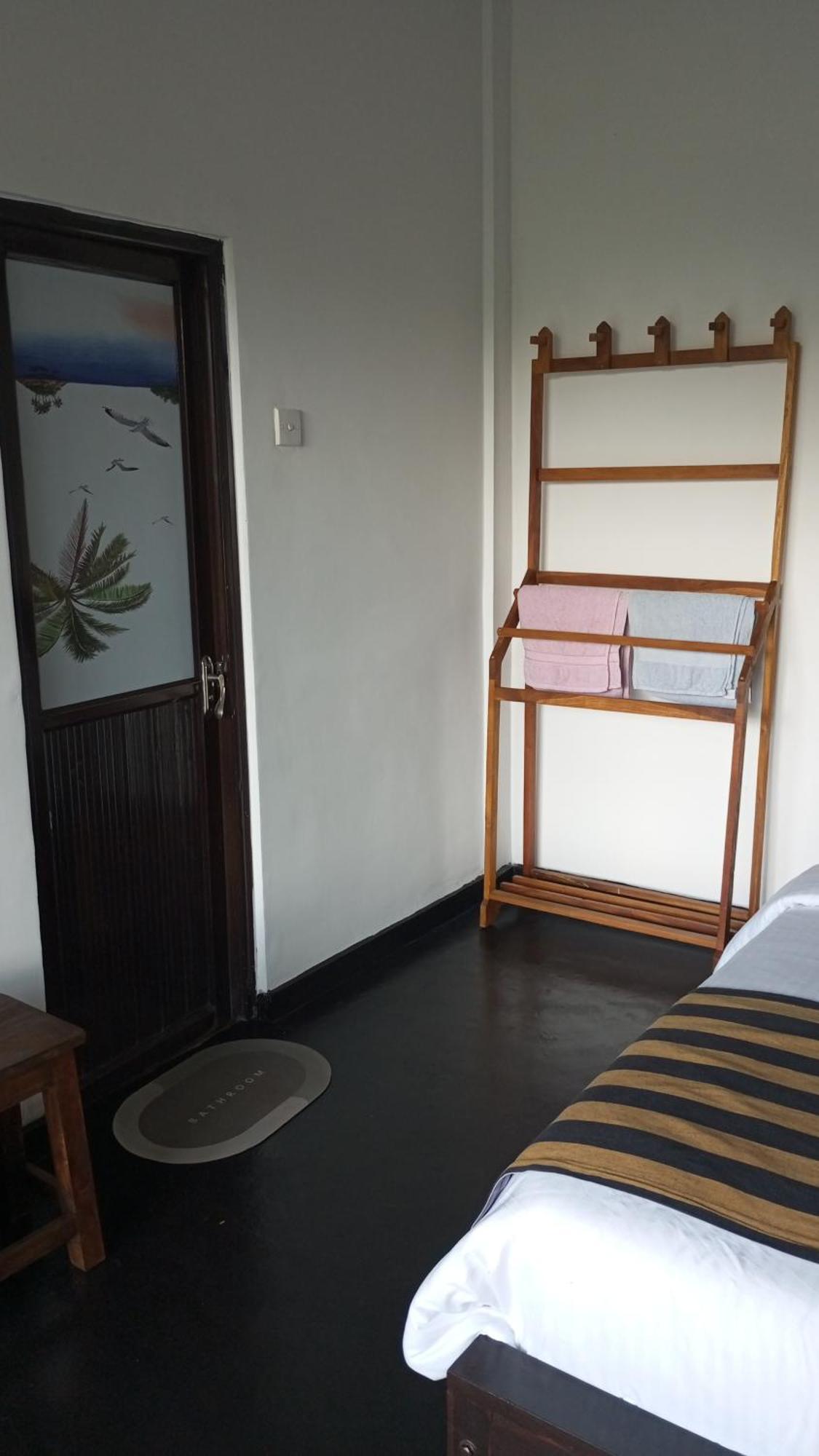 Chanidu Ella Inn Room photo